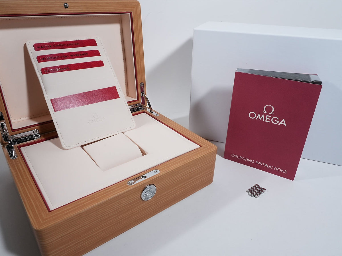 omega Speedmaster Moonphase Meteorite Reference 304.30.43.52.01.001