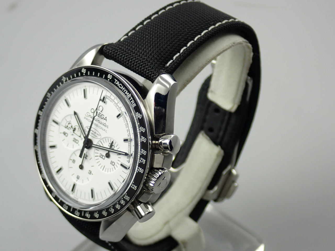 omega Speedmaster Professional Silver Snoopy Award Apollo 13 45th Anniversary Reference 311.32.42.30.04.003