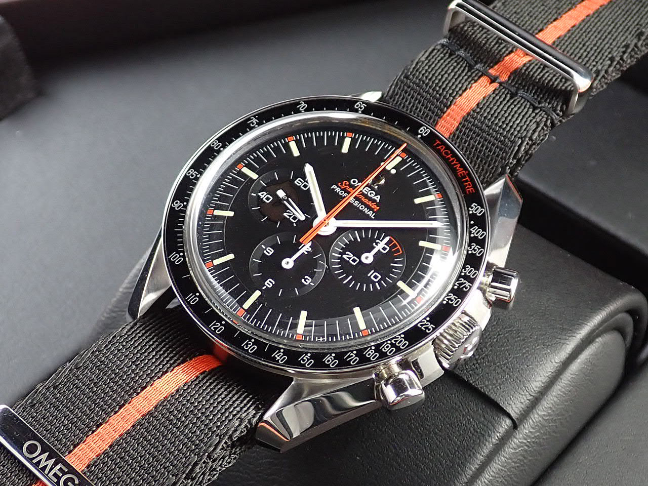 omega Speedmaster Speedy Tuesday Ultraman Reference 311.12.42.30.01.001