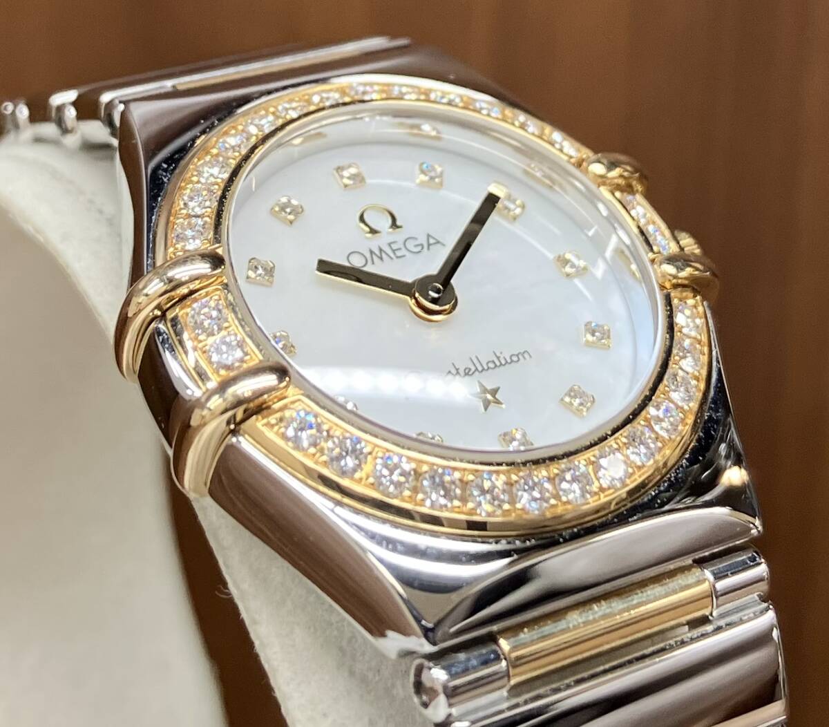 OMEGA Constellation Quartz Women's Watch with Diamond Bezel and 12 Diamonds, 1365.75, Shell Dial