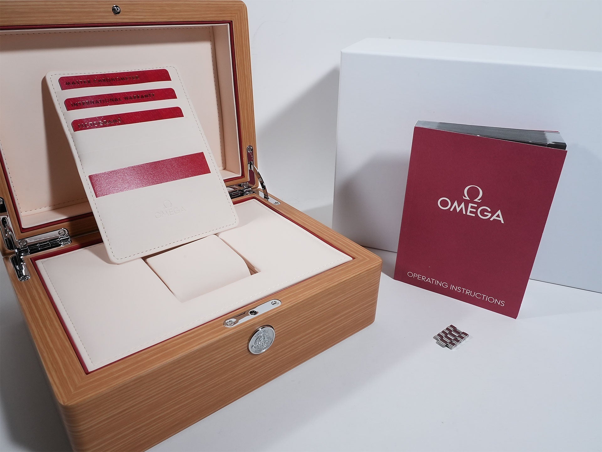 omega Speedmaster Moonphase Meteorite Reference 304.30.43.52.01.001