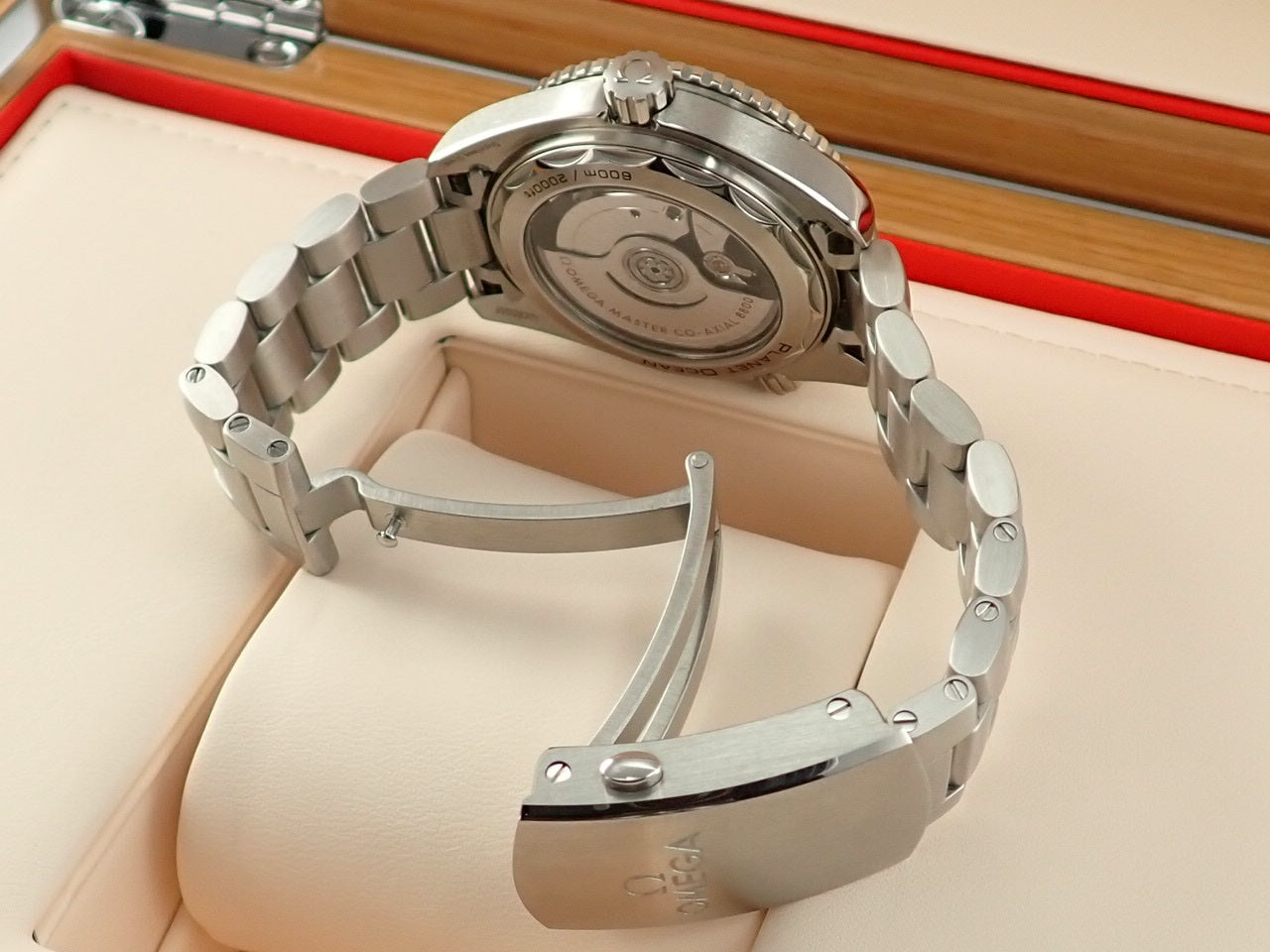omega Seamaster Planet Ocean Reference 215.30.40.20.01.001