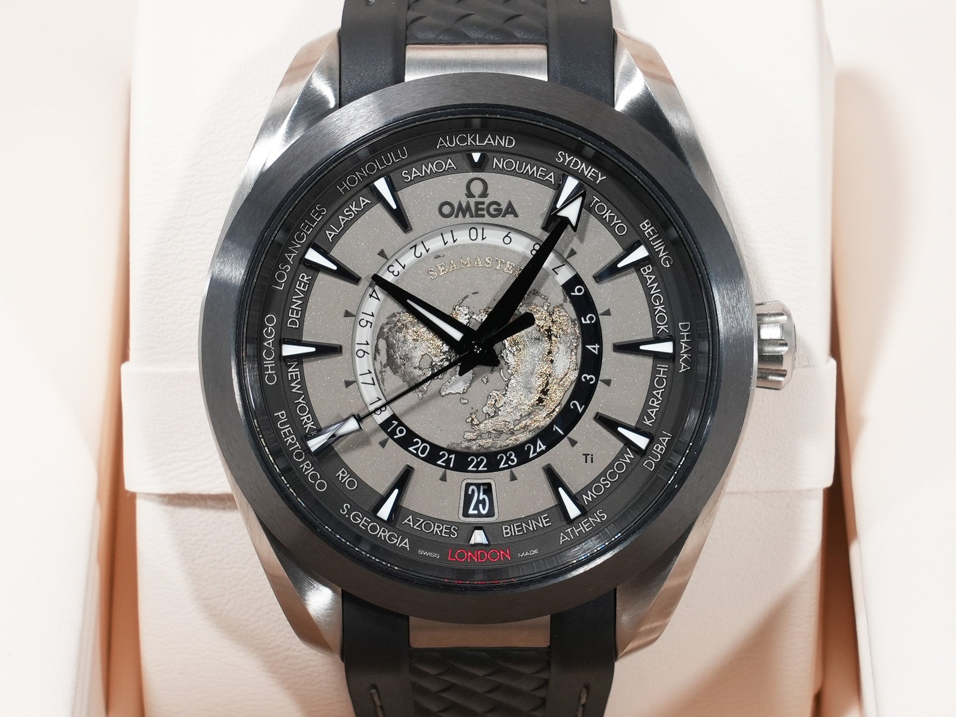 omega Seamaster Aqua Terra 150M GMT Worldtimer Reference 220.92.43.22.99.001