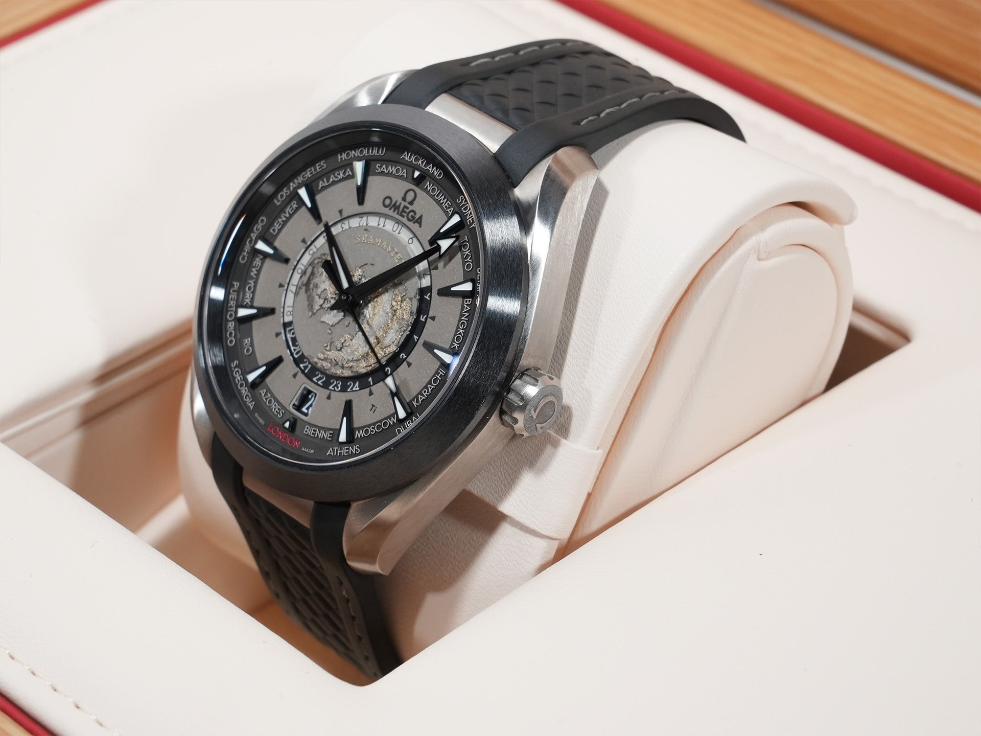 omega Seamaster Aqua Terra 150M GMT Worldtimer Reference 220.92.43.22.99.001