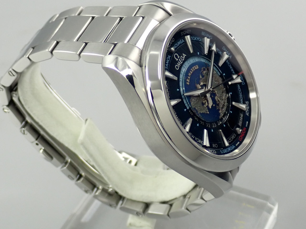 omega Seamaster Aqua Terra 150M Co-Axial Master Chronometer GMT World Timer 43MM Reference 220.10.43.22.03.001